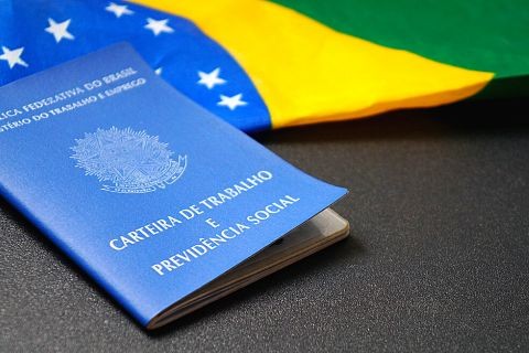 Brasil cria 190,3 mil vagas com carteira em outubro, diz CAGED